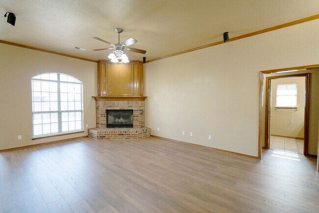 Foto del edificio - * * * $750 Move-in Special!!! * * * Beautiful 3 Bed 2 Bath with a Office in the Heart of Moore! *...