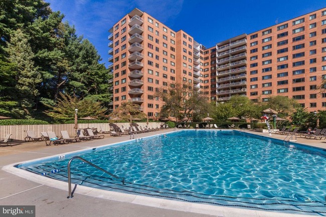 Foto del edificio - 4201 Cathedral Ave NW