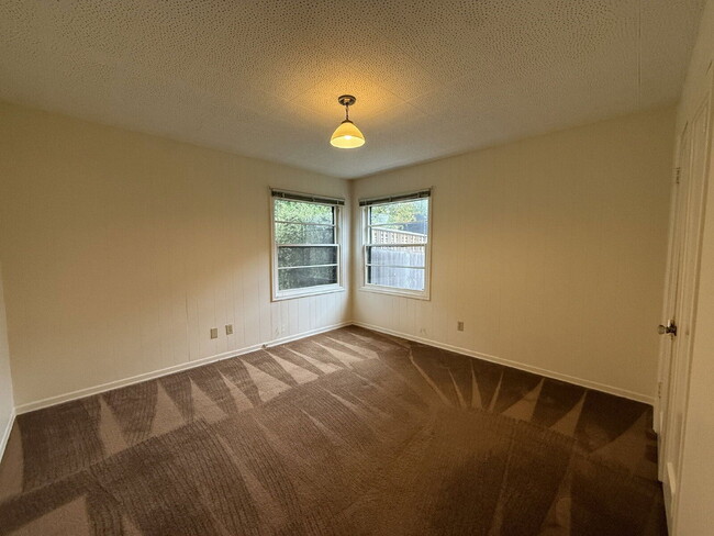 Building Photo - 2375 Onyx St