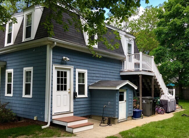 Foto del edificio - 84 Lake Rd