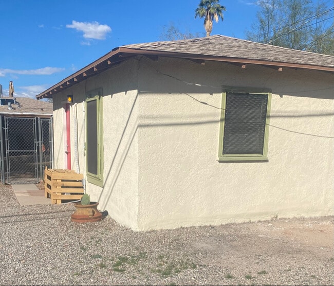 Foto del edificio - 1540 E Miles St