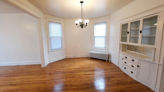 Building Photo - 2248 N Avers Ave