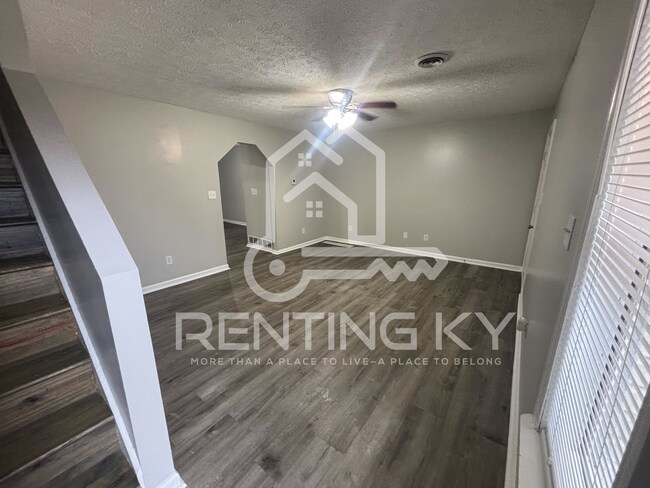 Building Photo - Updated 2-Bed, 1.5-Bath Townhome with a Garage!