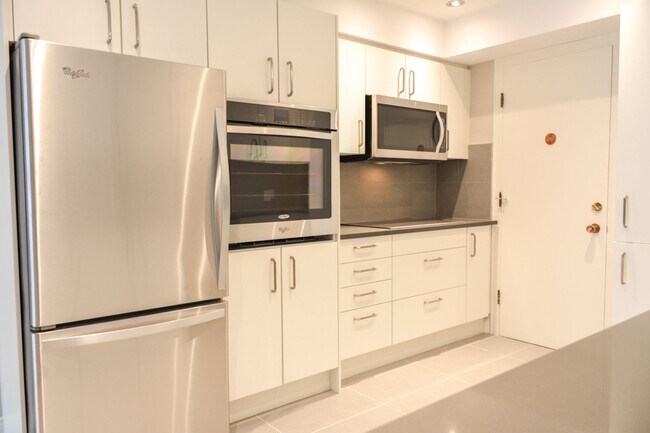 Building Photo - 3468 Rue Drummond