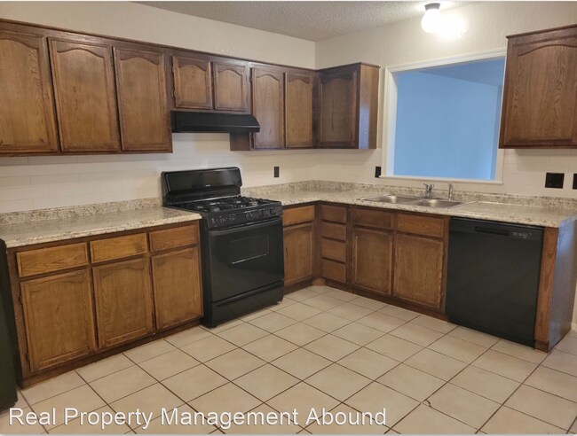 Building Photo - 3 br, 2 bath House - 8008 N 117th East Ave.