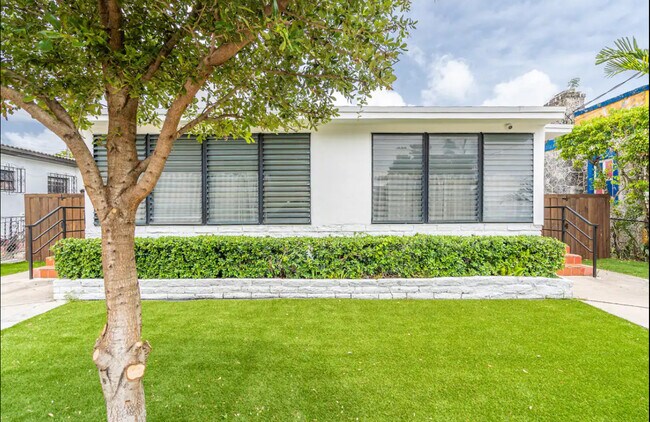 Building Photo - 511 SW 15th Ave