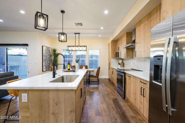 Foto del edificio - Exclusive Urban Sanctuary—Sophisticated Townhouse in Vibrant Phoenix