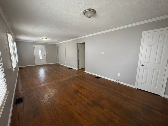 Building Photo - Newly Renovated 2 Bedroom House in Avalon!