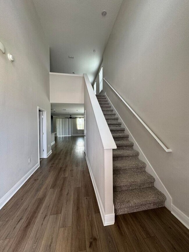 Photo - 4/2.5 in Links Terrace House