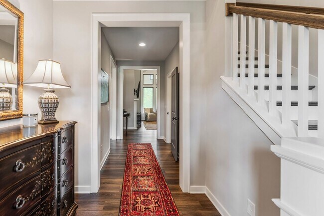 Foto del edificio - Spotless rental home in the highly sought-after McDaniels neighborhood in College Grove