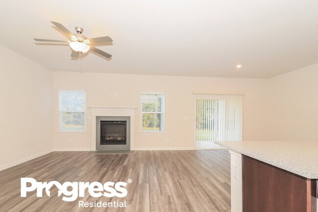 Building Photo - 5872 Hackberry Ln