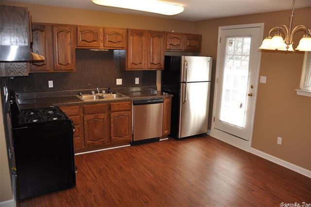 Primary Photo - 212 Cherrie Ave