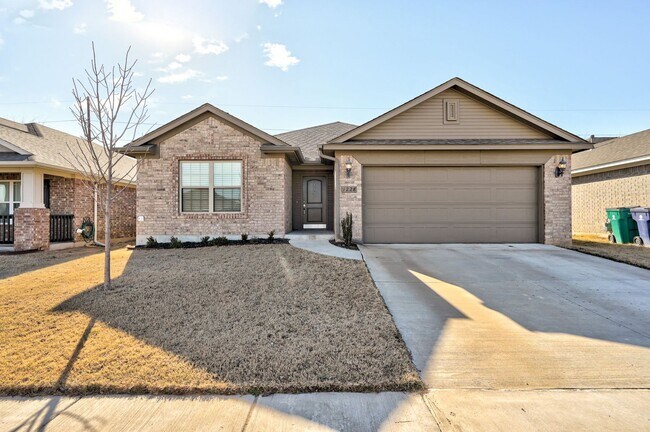Foto del edificio - Gorgeous 3 Bed 2 Bath in Moore Featherston...