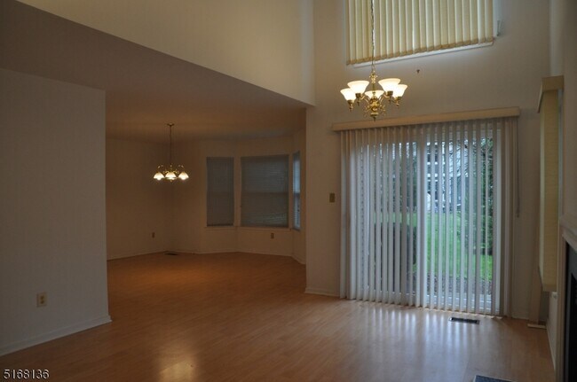 Building Photo - 280 Greenfield Rd