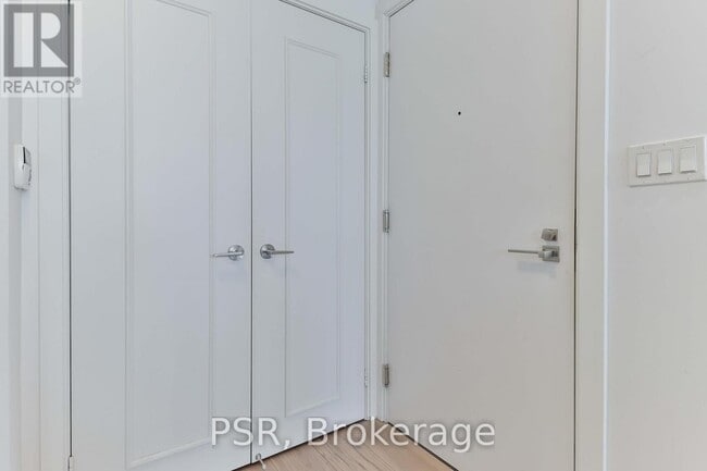 Building Photo - 8 The Esplanade