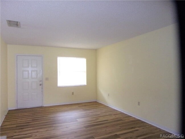 Building Photo - 608 Long Ave