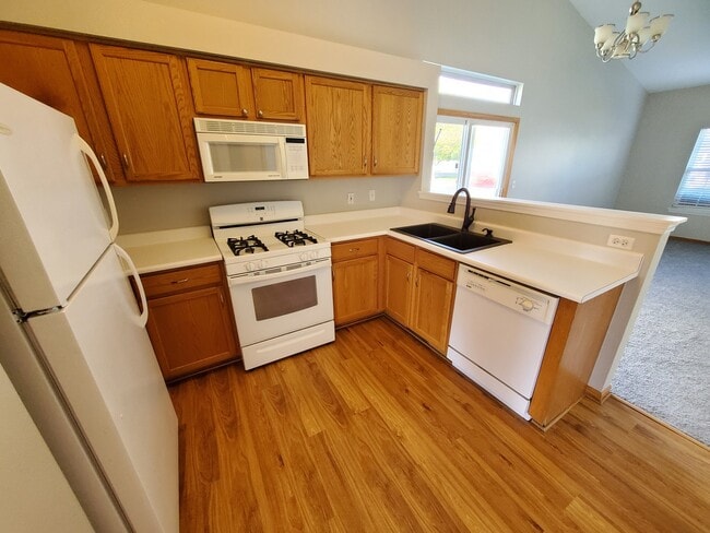 Building Photo - 13927 S Oakdale Cir