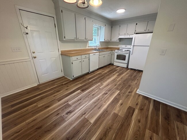 Kitchen - 130 Rembert Martin Park