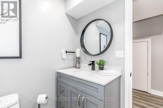 Building Photo - 94 Weir St