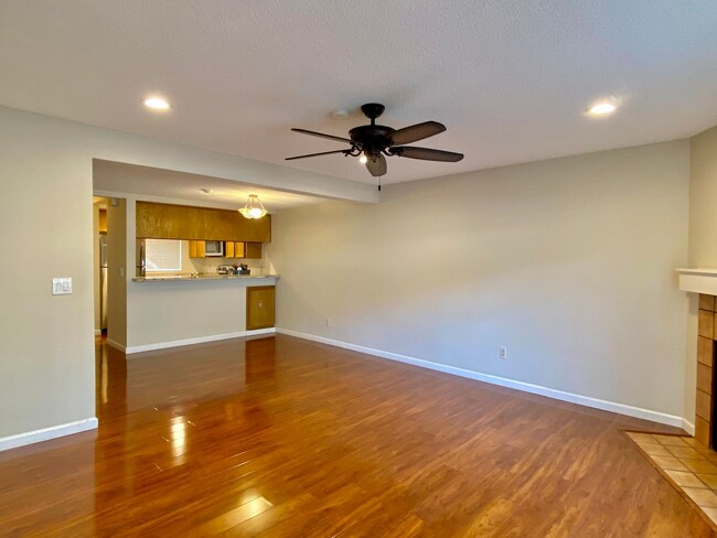 Foto del edificio - $2690 - GORGEOUS 2BED REMODELED CONDO IN C...