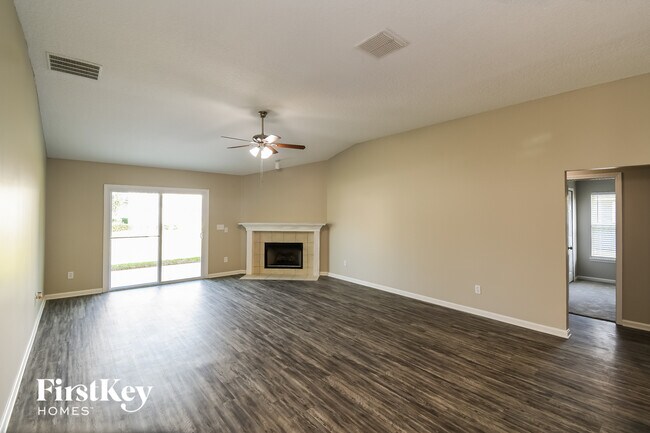 Foto del edificio - 182 Greenfield Dr