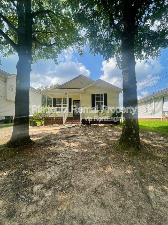 Photo - 22 Weyman Ave SW House