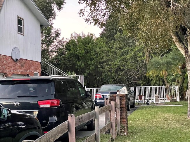 Foto del edificio - 11701 NW 19th St