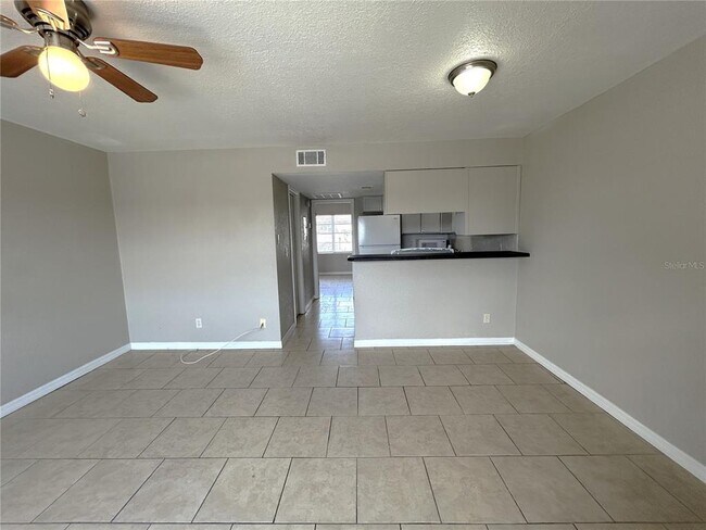 Foto del edificio - 6415 S Roberts Ave
