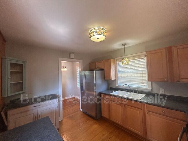 Foto del edificio - 7011 Belews Creek Rd