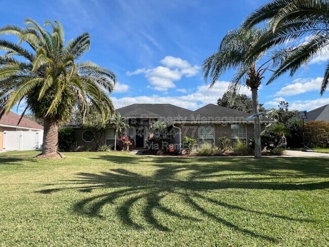 Building Photo - 264 Village Green Ave