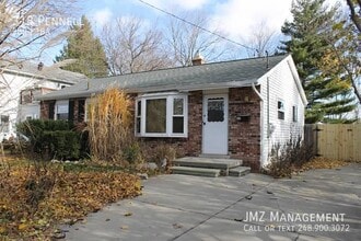 Building Photo - 318 Pennell St