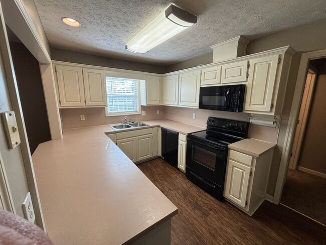 Building Photo - 1338 Virginia St