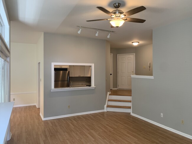 Entry - 4105 Birch Cir