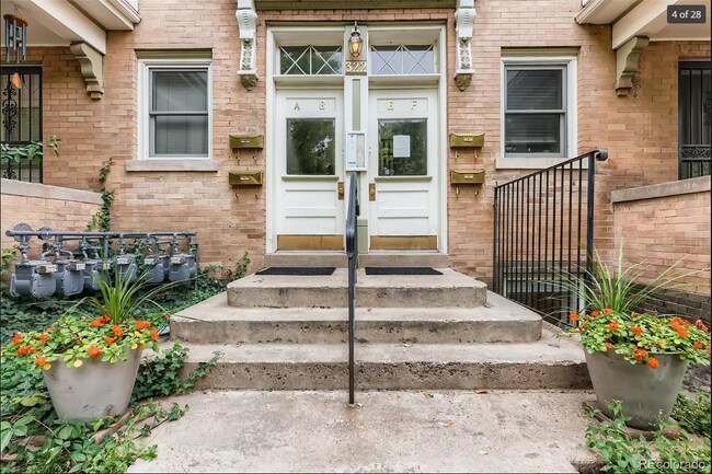 Foto del edificio - 322 E Cedar Ave