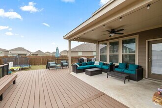 Building Photo - 525 Compania Cove