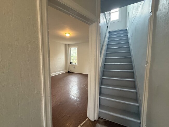 Building Photo - 514 Cannon St E