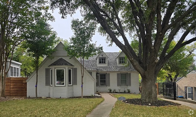 Building Photo - 3805 Bellaire Dr S