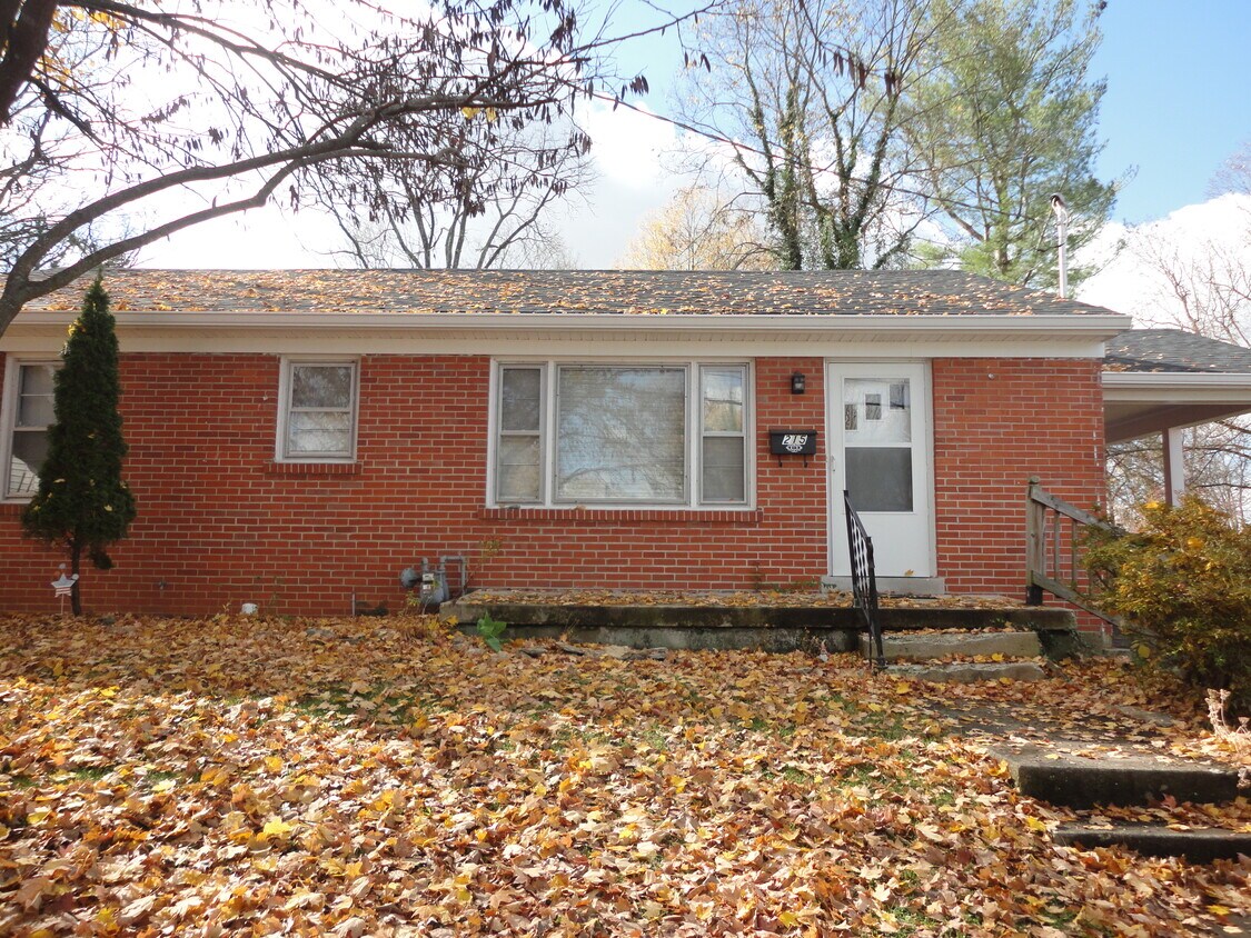 Primary Photo - 215 Creekview Dr