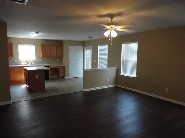 Foto del edificio - 4123 Taylor Oaks Dr