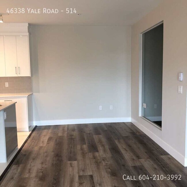 Building Photo - Large 2 Bedroom with 2 Dens!