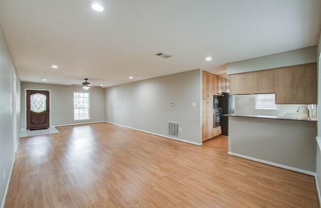 Foto del edificio - 5710 Verdome Ln