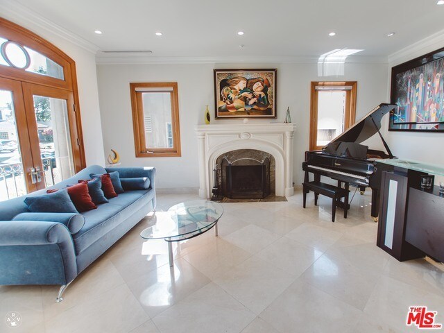 Escenario - 9033 Cresta Dr