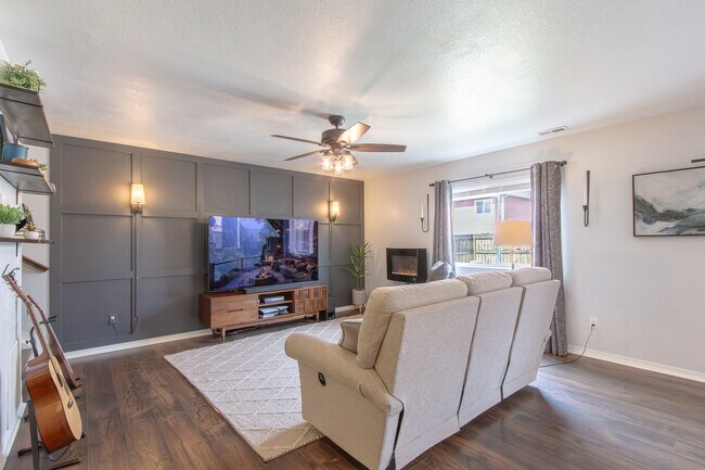 Foto del edificio - 9530 Ghost Flower Ln
