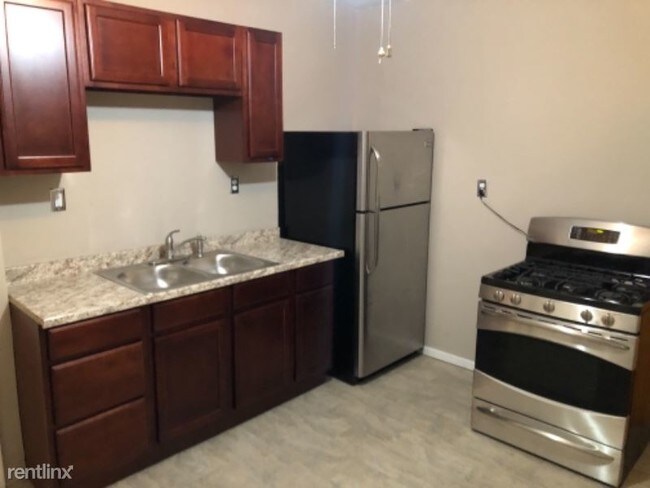 Building Photo - 2 br, 1 bath Apartment - 39 Vance St