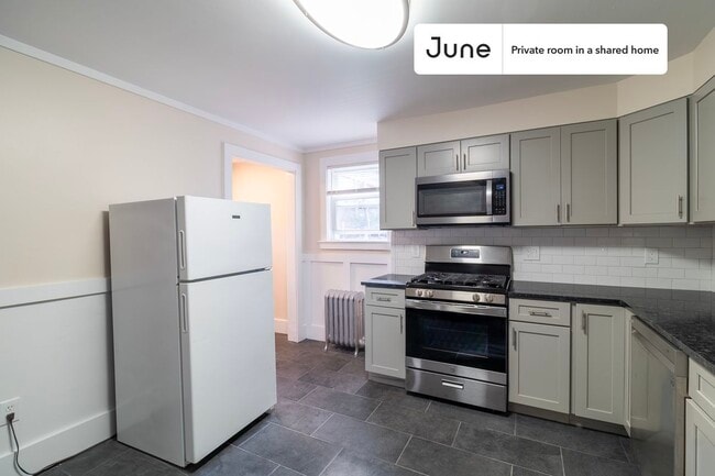 Building Photo - Room in Shared 7 bed/2 bath home in Allston