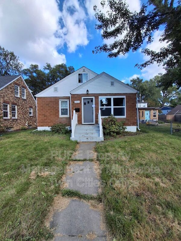 Primary Photo - 3909 2nd St NE