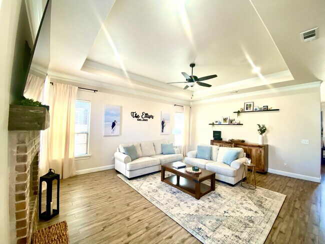 Building Photo - 1215 Desert Rose Dr