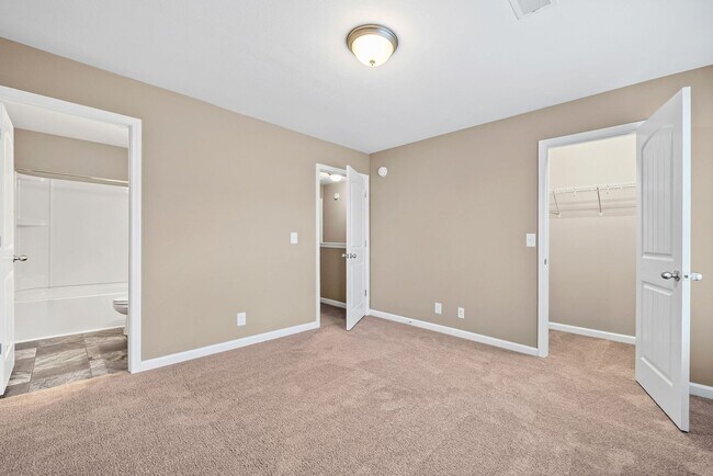 Foto del edificio - Nice Townhome in Governors Crossing Ready for you to Call home before Christmas