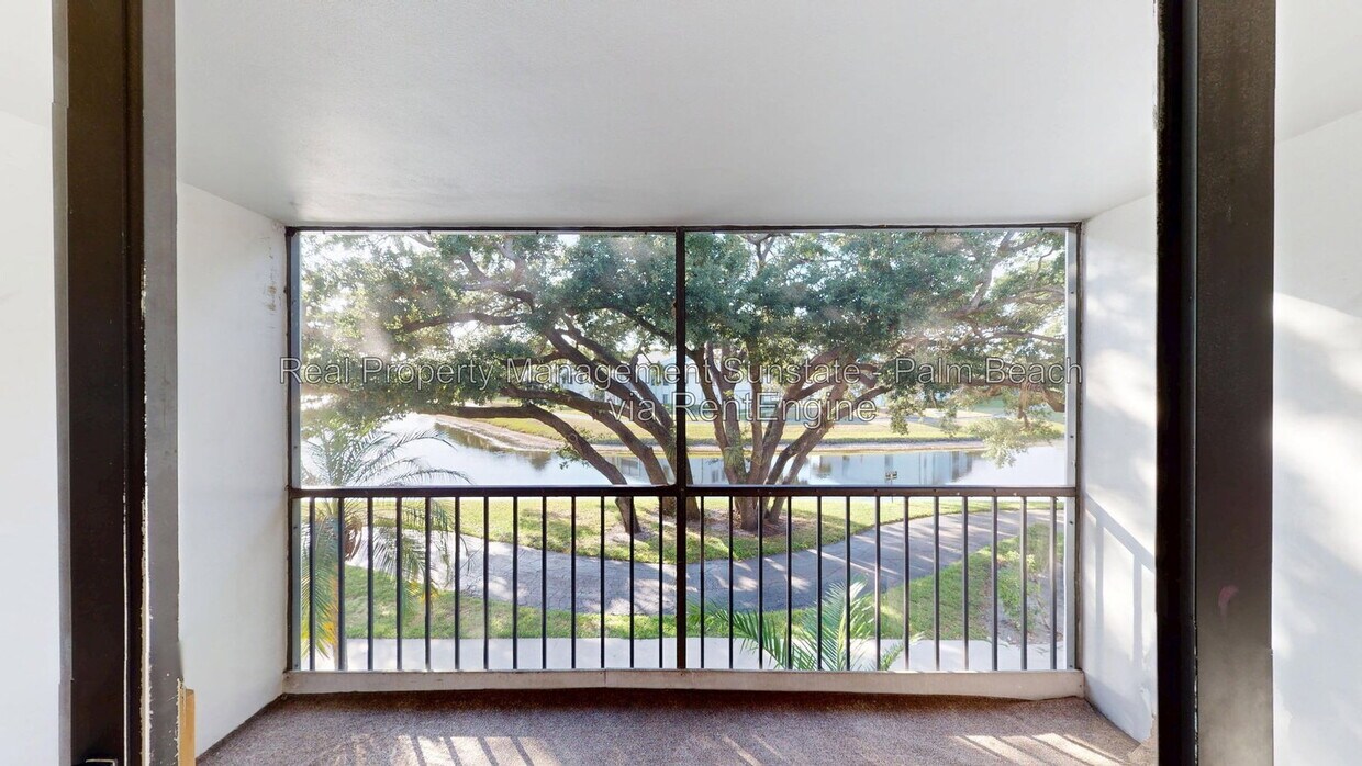 Photo - 1015 Green Pine Boulevard