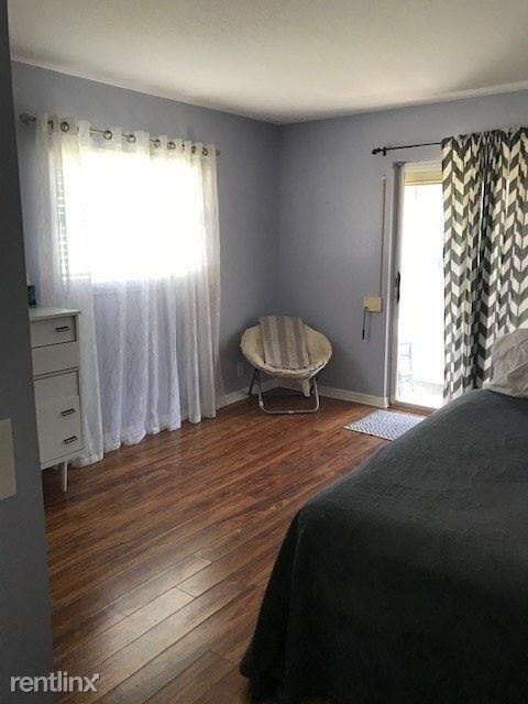 Primary Photo - 302 Andover Pl S